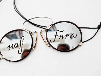 autorenschmuck-kneifer-alte- brille-fern-nah-curgaeste-anna-eichlinger-800w