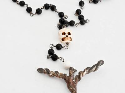 autorenschmuck-rosenkranz-bronze-silber-knochen-lava-curgaeste-anna-eichlinger-800w