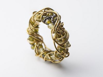 goldsilberring-turmalin-gewickelt-anna-eichlinger-schmuck-muenchen