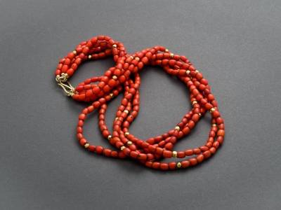 kette-alte-sherpa-korallen-gold-anna-eichlinger-800w