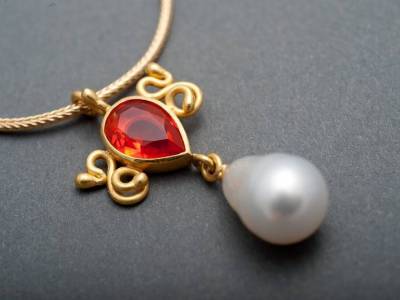 kette-barockschmuck-gold-feueropal-tahitiperle-anna-eichlinger-800w