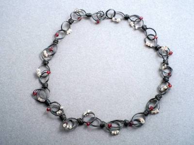 kette-eisen-gewickelt-granat-zirkon-anna-eichlinger-800w