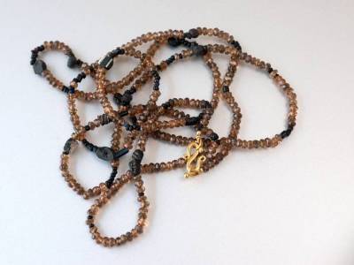 kette-gold-antike-glasperlen-rauchquarz-anna-eichlinger-800w