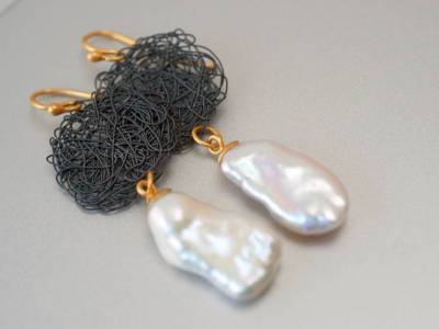 ohrschmuck-gold-eisen-barockperlen-anna-eichlinger-800w