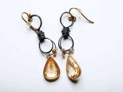 ohrschmuck-gold-eisen-lemoncitrin-anna-eichlinger-800w