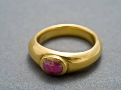 ring-antike-form-gold-rubin-anna-eichlinger-800w