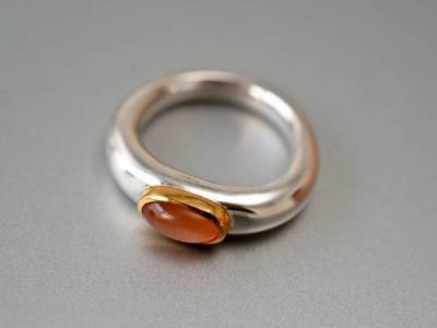 ring-antike-form-silber-mondstein-gold-anna-eichlinger-800w