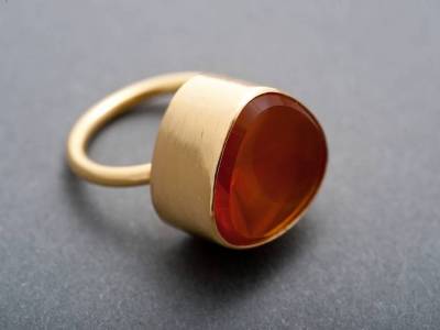 ring-gold-montiert-feueropal-anna-eichlinger-800w