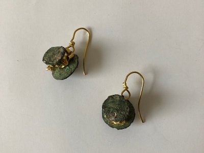 archaeoptermix-schmuckausstellung-2023-anna-eichlinger-antiker-ohrschmuck
