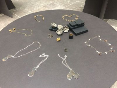 die-denkende-haut-the-perfect-sense-ihm-schmuck-2018-kunstpavillon-alter-botanischer-garten-a-eichlinger