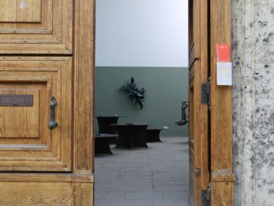 die-denkende-haut-the-perfect-sense-ihm-schmuck-2018-kunstpavillon-alter-botanischer-garten-anna-eichlinger